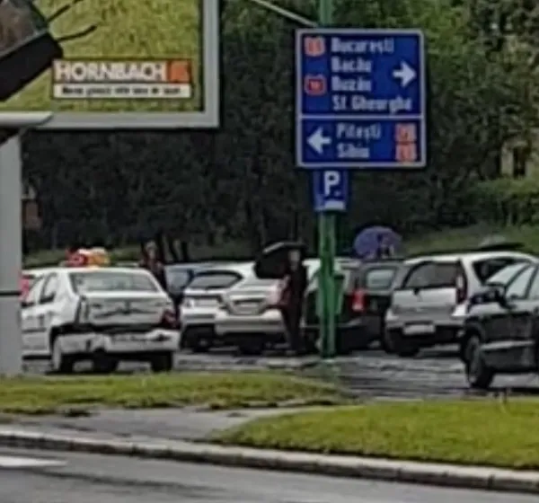 Începătoare la volan, a accidentat un minor şi o pensionară
