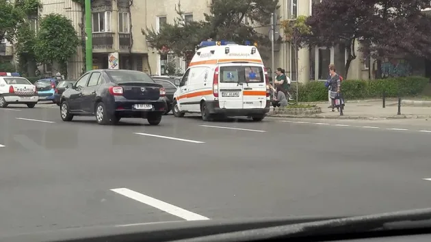 Biciclist accidentat după ce a mers pe contrasens