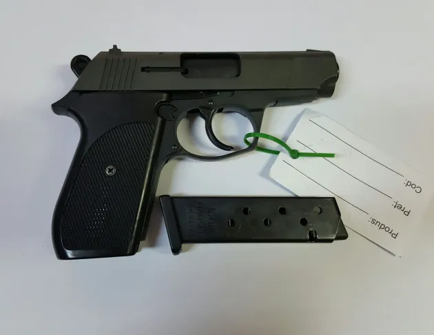 Armă neletală, confiscată de la un bărbat de 63 de ani