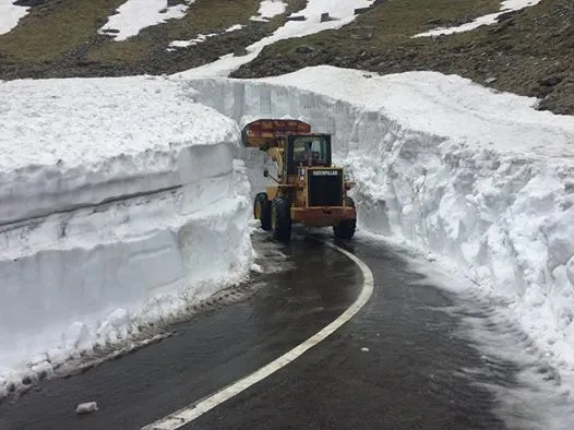 Zăpadă de 5 metri pe Transfăgărăşan