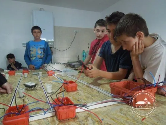 Mici electricieni cu diplomă