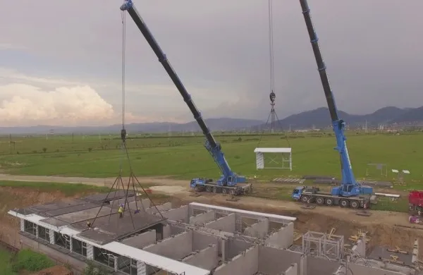 Un dezvoltator braşovean a construit parterul unei clădiri în opt ore 