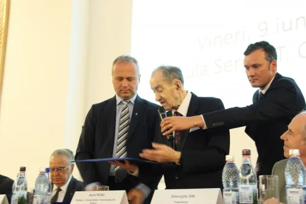 Profesorul universitar Aurel Rusu a împlinit  venerabila vârstă de 100 de ani