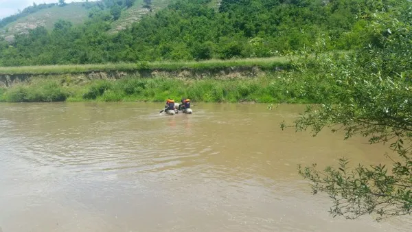 Un tânăr în vârstă de 17 ani a murit astăzi, înecat, la balastiera din Ghimbav