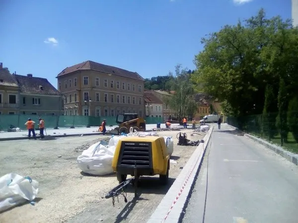 Piaţeta din spatele Hotelului Aro va fi inaugurată în acorduri militare 
