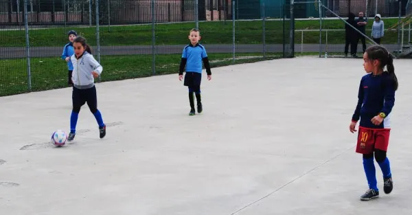Mingea şi patinele, în locul păpuşilor

