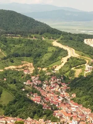 Tupeu de Bucureşti: „Drum fantomă” construit pe pământul altora, în Şchei!