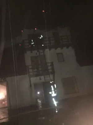 30 de persoane evacuate dintr-o pensiune din Lisa lovită de trăsnet