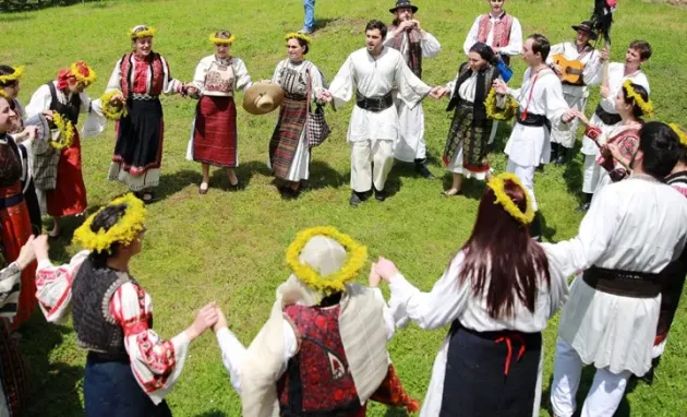 Sâmbătă, sărbătoriţi ia, de ziua ei