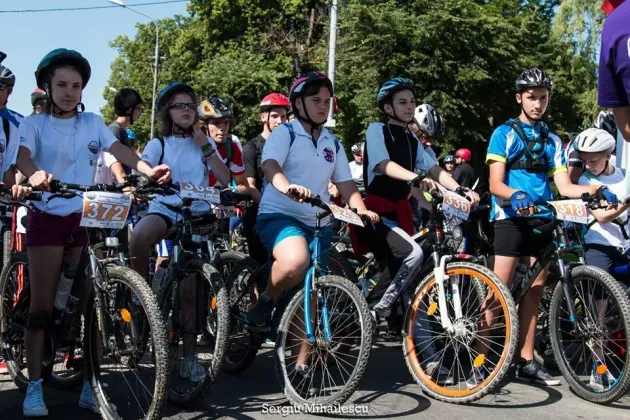 Sute de biciclişti la Cetatea Făgăraşului