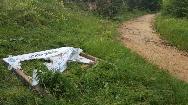 Tâmpa, asaltată de „turiştii cu topoare”