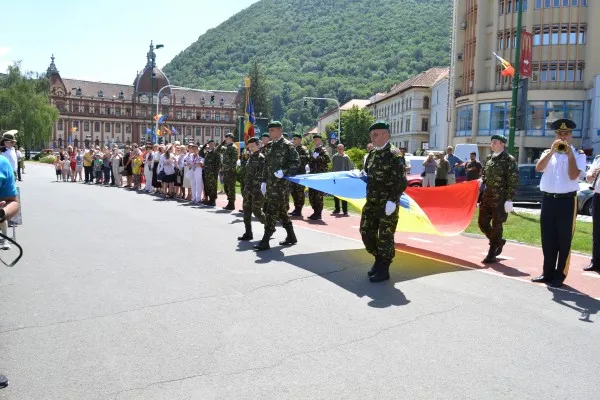Braşovenii sunt aşteptaţi astăzi la Ziua Drapelului Naţional