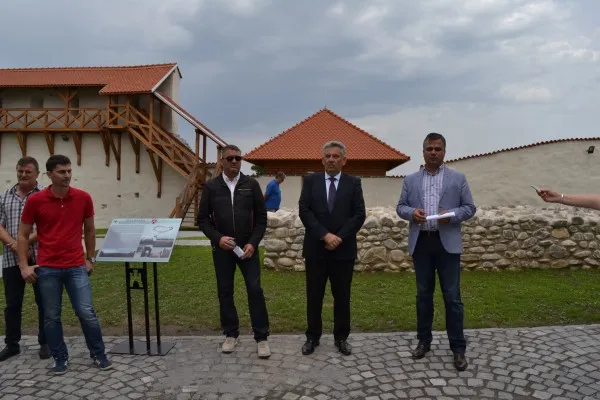 Lucrările la Cetatea Feldioara au fost terminate. Va putea fi vizitată din luna septembrie 