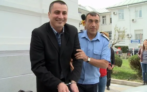 Cristian Cioacă a rămas și fără al doilea apartament pe care-l avea la Brașov cu Elodia