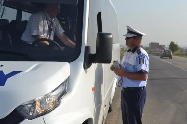 Polițiștii iau la puricat șoferii de microbuze și autobuze

