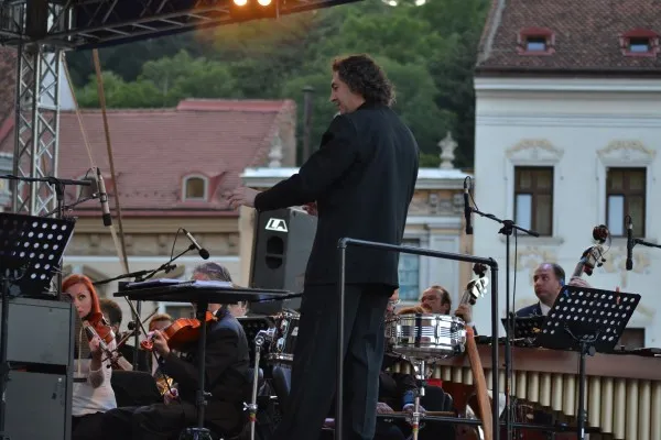Filarmonica are astăzi concert în Piața Sfatului