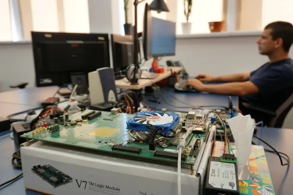 O companie din Braşov produce tehnologie de top pentru mobile şi camere foto-video