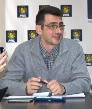 Cultura de partid... sau când dă ordine Oprică, decretând că „publicul braşovean este la un nivel care ar trebui educat”