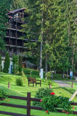 Hotelul Bradul, redeschis cu 20% dintre angajaţi „oameni de casă”