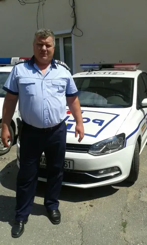 Polițist erou: A salvat familia ajunsă cu mașina în lacul de la Rotbav