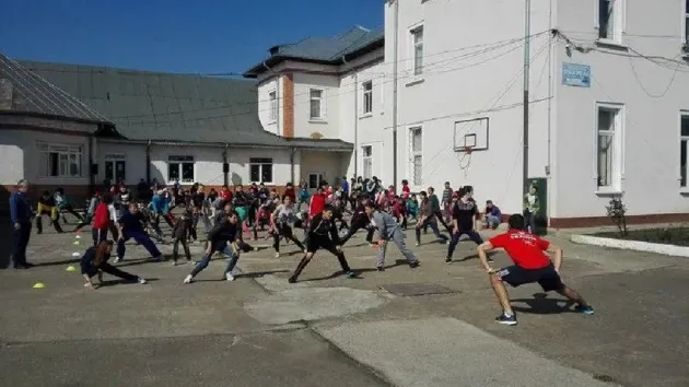 Ministrul Educaţiei vrea manual de Sport, dar ne „linişteşte”: Elevii nu-l vor citi. Exclus aşa ceva