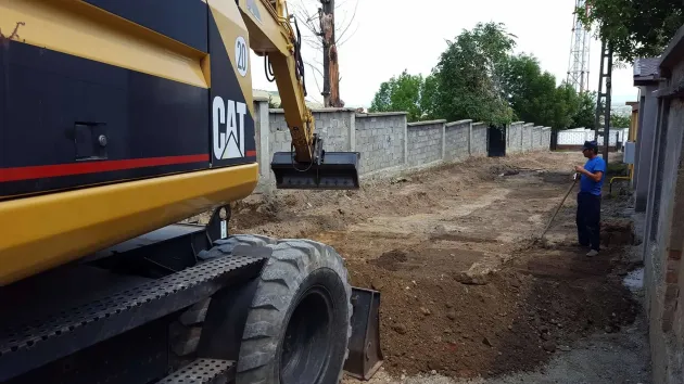 Străzile Coastei, Cărării şi Pietrei au „văzut” pentru prima dată stratul de asfalt