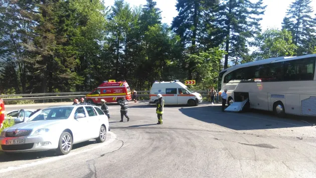 Un autocar cu 35 de turişti din Taiwan, implicat într-un accident pe DN1, la Predeal