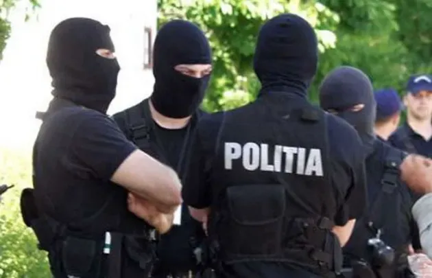 Percheziţii la Braşov şi Strehaia într-un caz de înşelăciune şi spălare a banilor