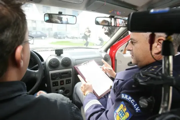 Instructor: Înregistrarea video a examenului auto este un stres în plus pentru candidaţi