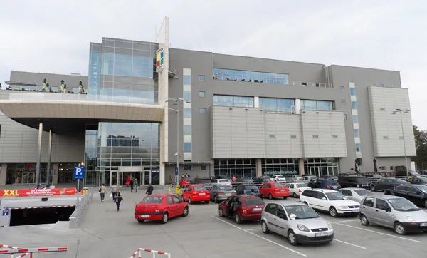 Magazinul XXL Mega Discount din Braşov se transformă în centru comercial