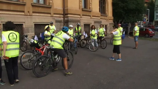 Bibliotecarii şi-au u(r)nit bicicletele pentru a promova lectura, cultura şi biblioteca
