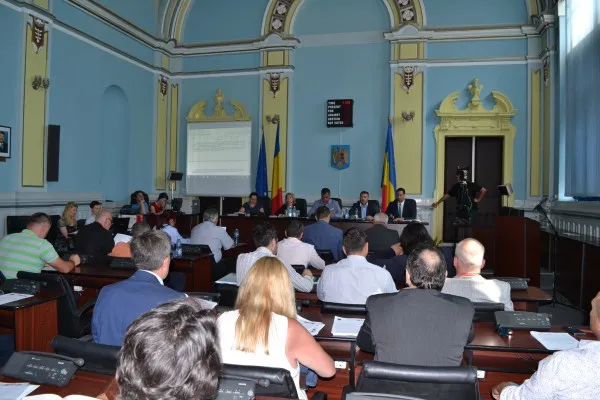 Un plen şi două şedinte de comisii: 1.305 de lei