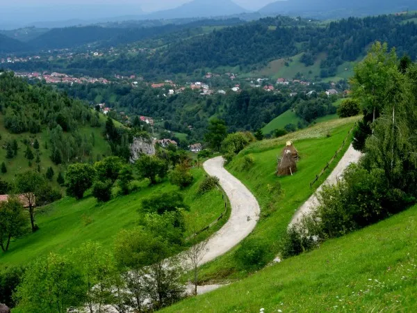 Bani europeni pentru alimentarea cu apă potabilă şi canalizarea din Peştera şi Măgura