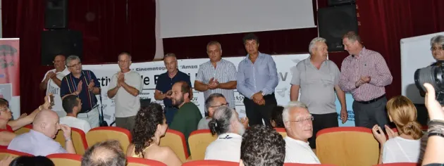 Novembriştii braşoveni, aplaudaţi în picioare la FFIR