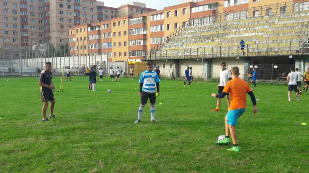 ACS Steagu Roşu, miza pe juniori