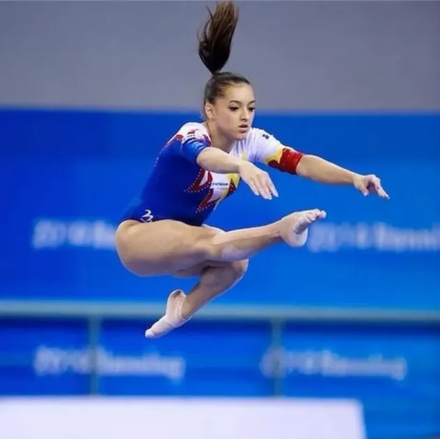 Aur la sol pentru gimnasta Larisa Iordache