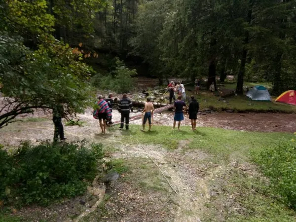 12 turişti, salvați din apele râului, la poalele Munților Făgăraș