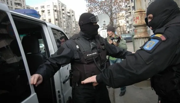 Polițiști brașoveni, angrenați într-o amplă acțiune ce vizează o rețea de proxeneți