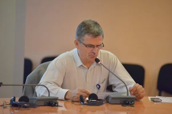 Primăria Braşov concesionează „la pachet” ridicarea maşinilor abandonate şi a celor parcate neregulamentar