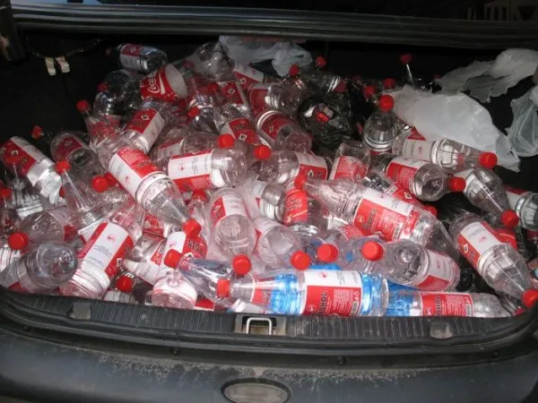 Șoferiță prinsă cu 1.000 de litri de alcool fără documente legale în portbagaj 