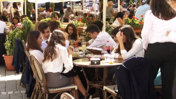 Anul şcolar s-a deschis şi la terasele din centrul Braşovului