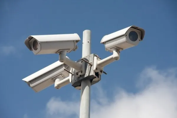 30 de camere video cu „cititoare” de plăcuţe de înmatriculare, pe străzile din Făgăraş