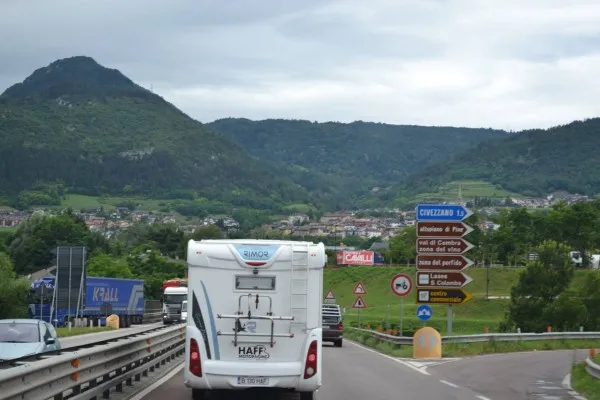 Doi braşoveni au făcut 300.000 de euro anul trecut din închirierea rulotelor