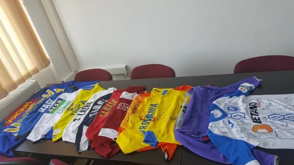 Luptă cu propria dramă, susţinut de o „galerie” impresionantă