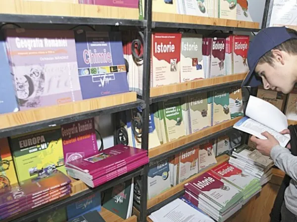 Toamna se numără banii pentru învăţământul... „gratuit”
