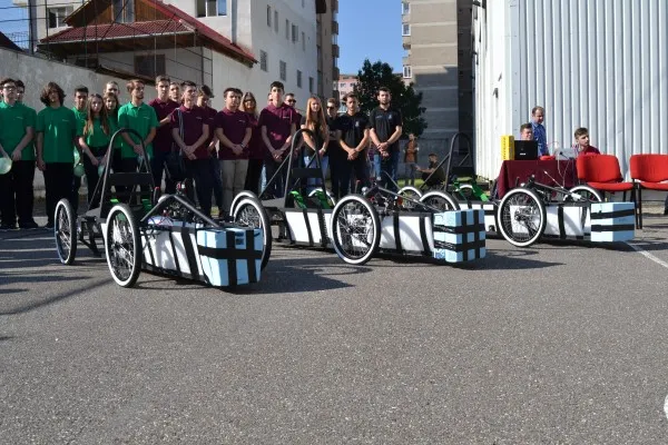 Cursa maşinilor electrice făcute de elevii de la Colegiul de Informatică