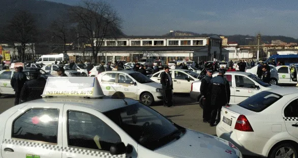Taximetrist cercetat după ce a vrut să şteargă urmele unui accident