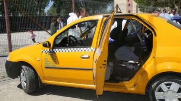 Elev accidentat în taxiul cu care mergea la școală