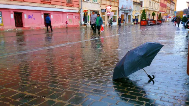 Ploi torenţiale până în noaptea de joi spre vineri