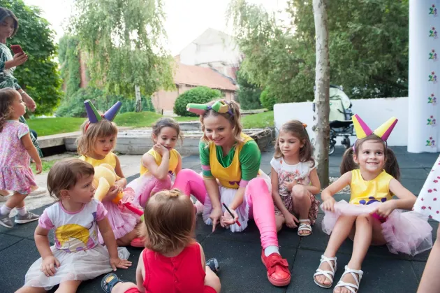 Minim 80 de lei să-ţi „împrieteneşti” copilul cu mesele zilnice